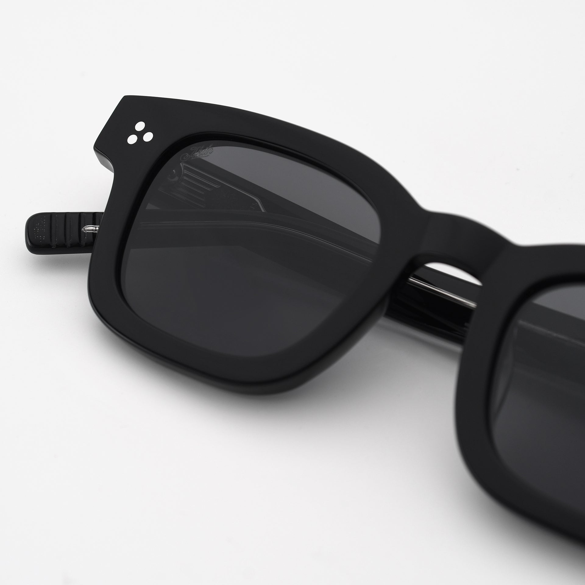 Black / Black