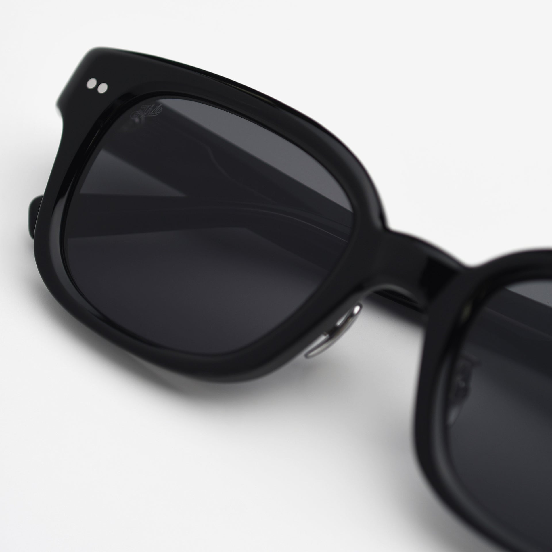 Black / Black