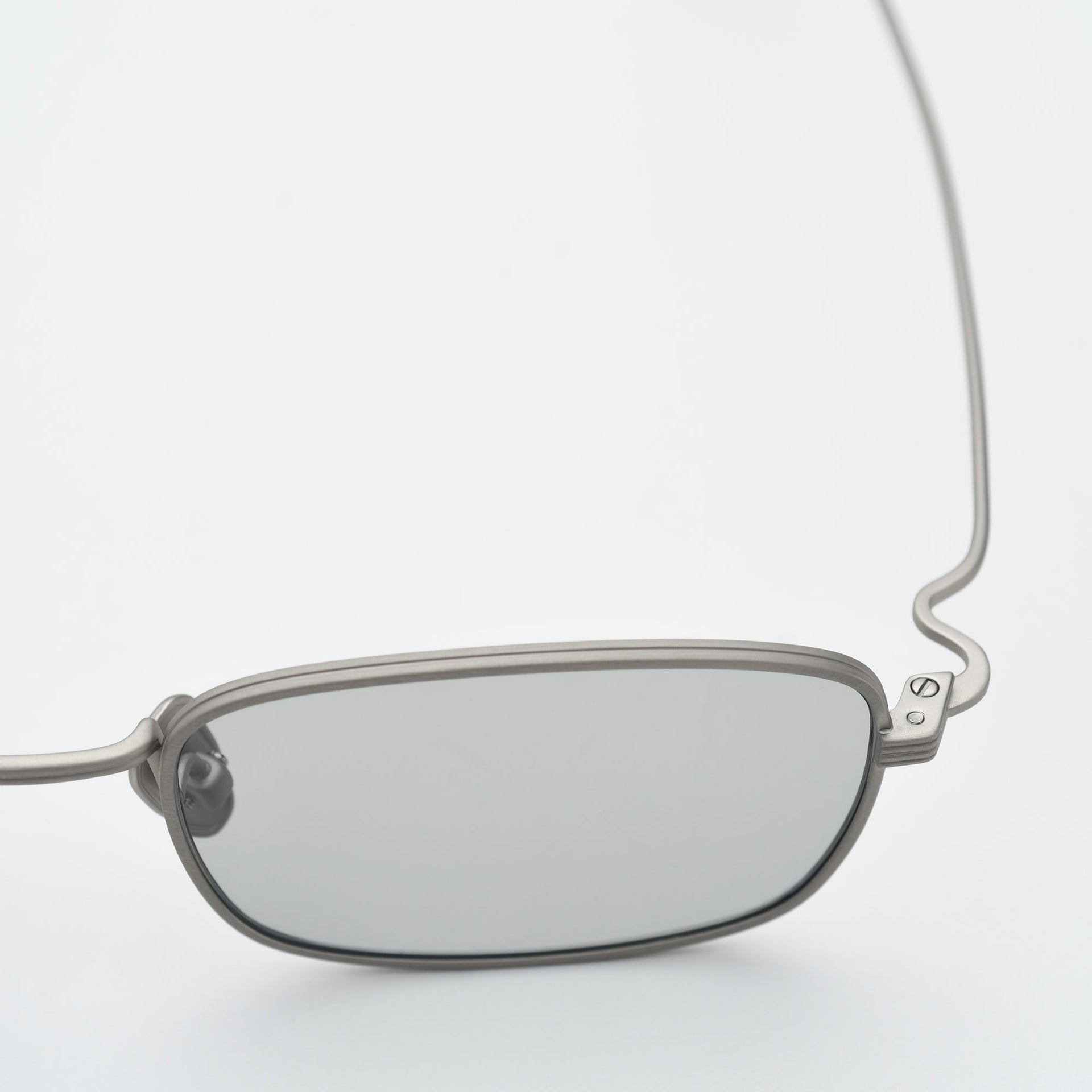 Brushed Silver / Light-Adaptive Grey