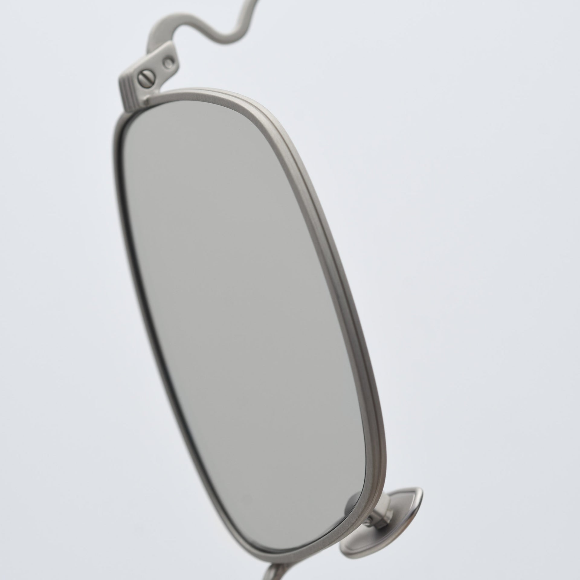 Brushed Silver / Light-Adaptive Grey