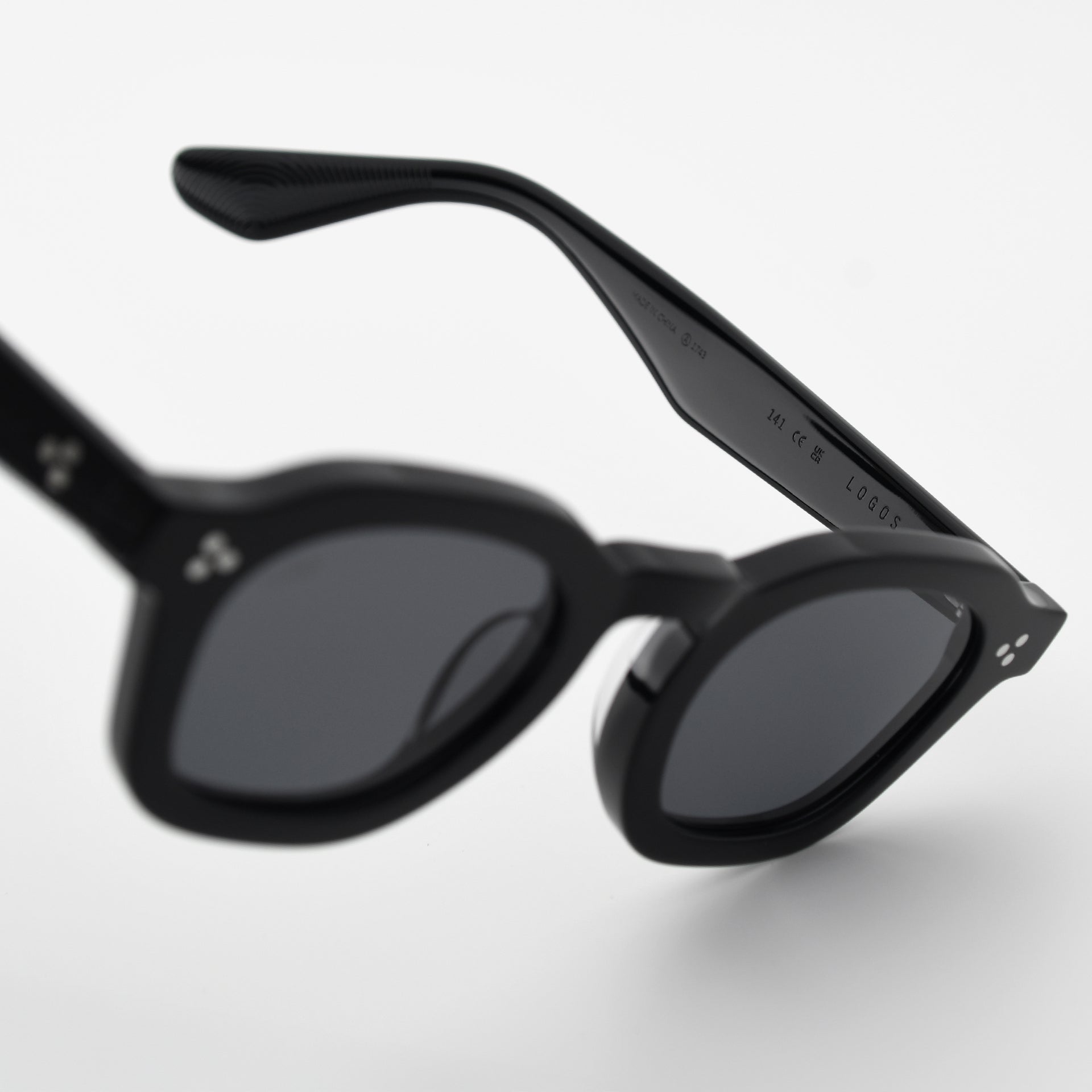Black / Black