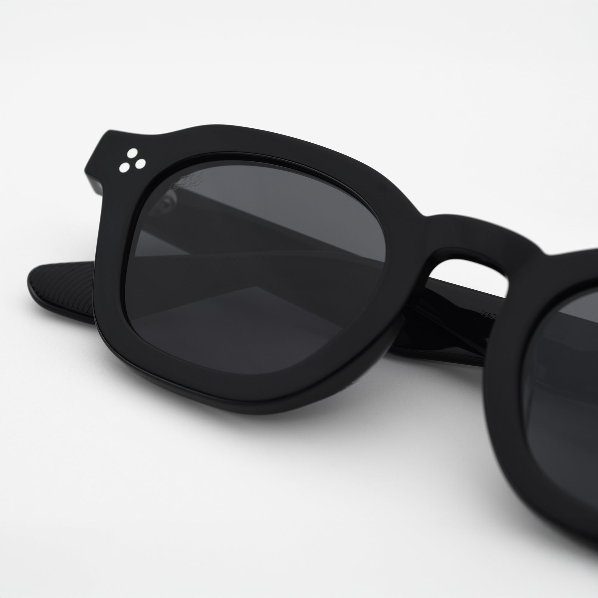 Black / Black
